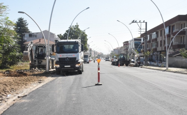 Düzce’de hem asfalt hem kaldırım yapılıyor