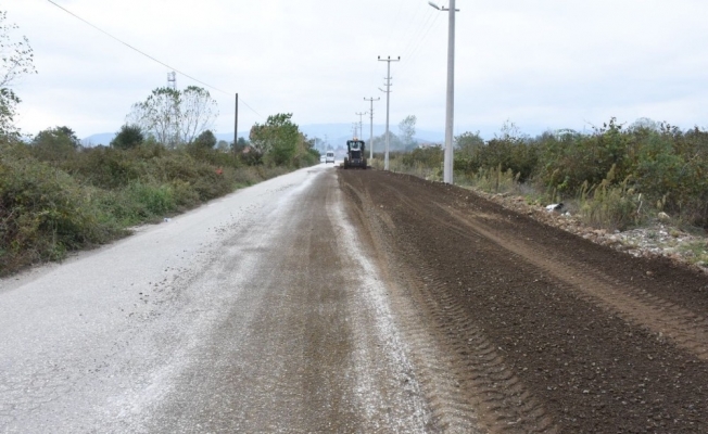 Düzce’de yol genişletme çalışmaları sürüyor