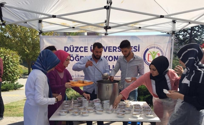 AK Parti Gençlik Kolları üniversitede aşure dağıttı