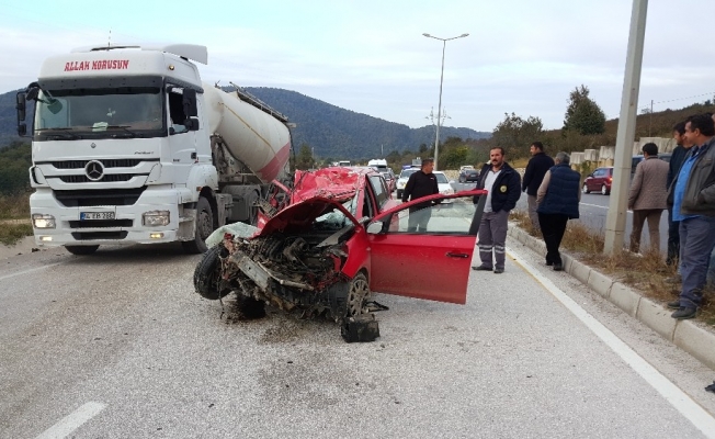 Kamyona çarpan kadın sürücü hayatını kaybetti