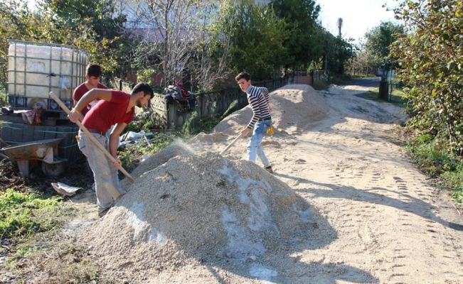 Akçakoca’da yol yapım çalışması sürüyor