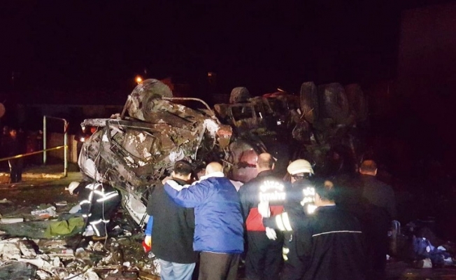 Freni patlayan tanker otomobilleri biçti: 2 ölü, 4 yaralı