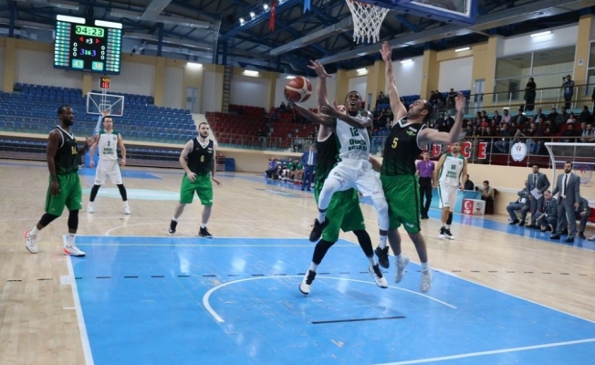 Düzce Belediyespor ilk yarı galibiyetle bittirdi