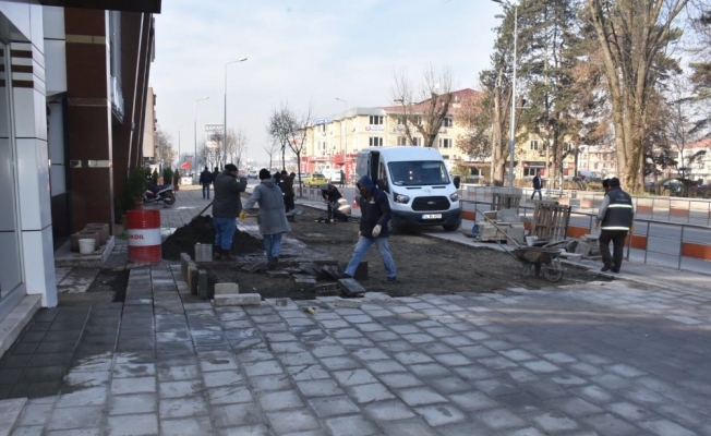Düzce’de kaldırım çalışmaları devam ediyor