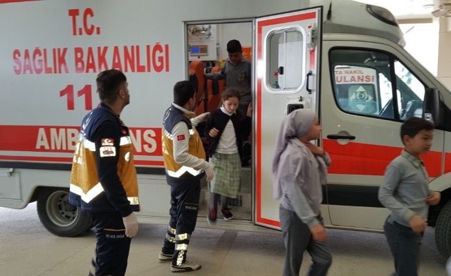 Beden dersinde kaşınmaya başlayan 13 öğrenci hastaneye kaldırıldı