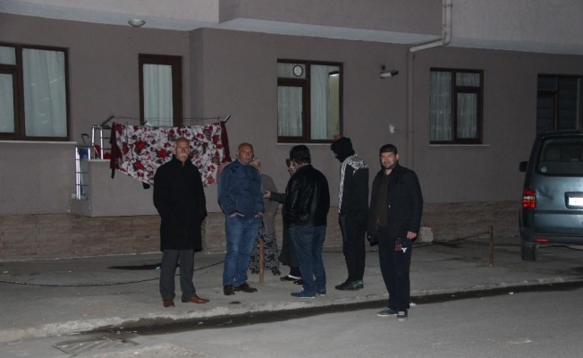 Bolu depremi Düzce’de de hissedildi, vatandaş sokağa indi