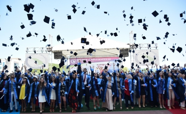 Düzce Üniversitesi’nden mezuniyet gururu