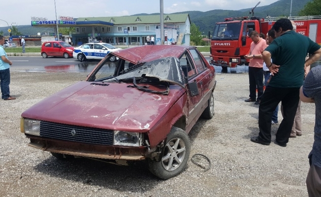 Kaynaşlı’da otomobil takla attı 1 bebek 3 kişi yaralandı