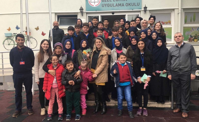 LİSE ÖĞRENCİLERİNDEN ENGELLİ KARDEŞLERİNE ZİYARET