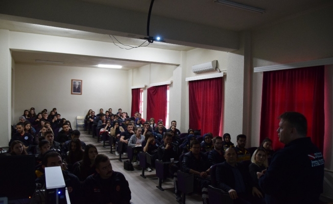 Düzce Üniversitesi’nde acil durumlarda güvenli müdahale teknikleri anlatıldı