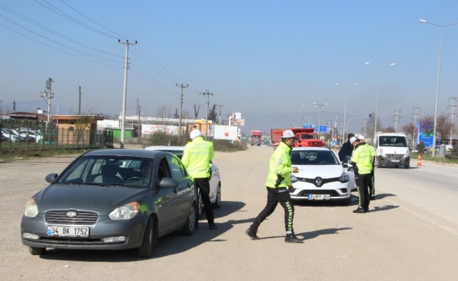 Polis ekipleri D-100 uygulamalarını sıklaştırdı