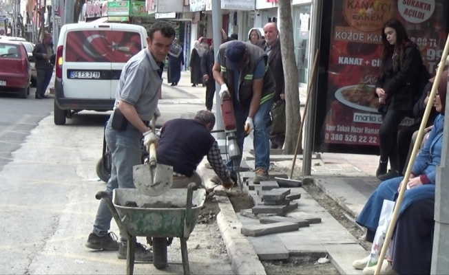 Kaldırımlarda bakım ve onarım çalışması başladı